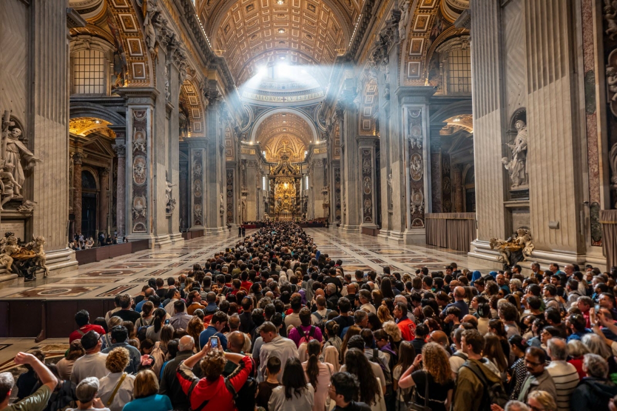 Dòng người đổ về Vatican tiễn biệt Giáo hoàng, Italy tăng cường an ninh